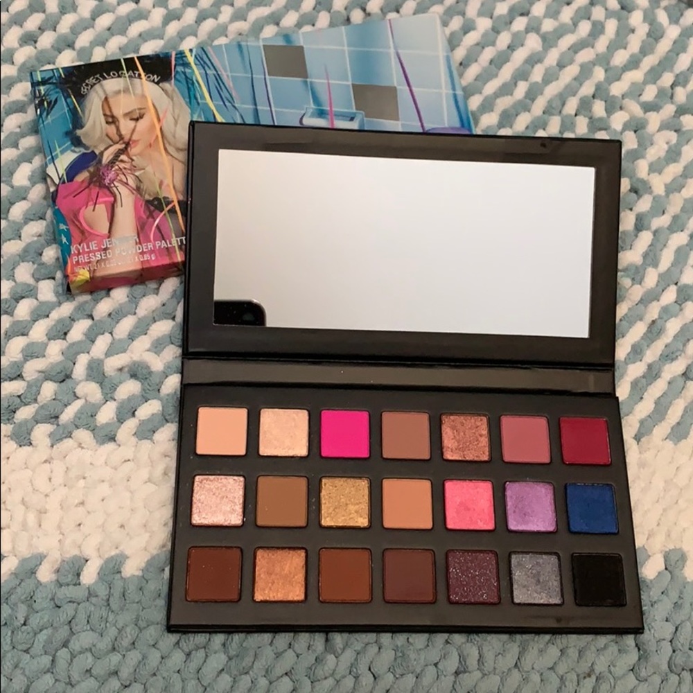 Kylie Birthday Sipping Pretty Palette